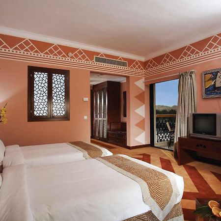 โมเวนพิค รีสอร์ต อัสวาน Hotel ภายนอก รูปภาพ